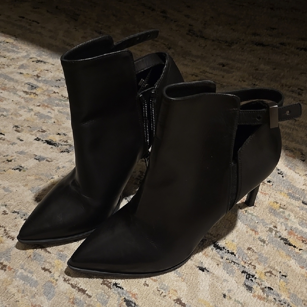 Vince Black Leather Heeled Ankle Boots with Pointed Toe